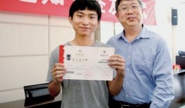 女子爆料郑大校长视频,女子实名爆料引发舆论热议”